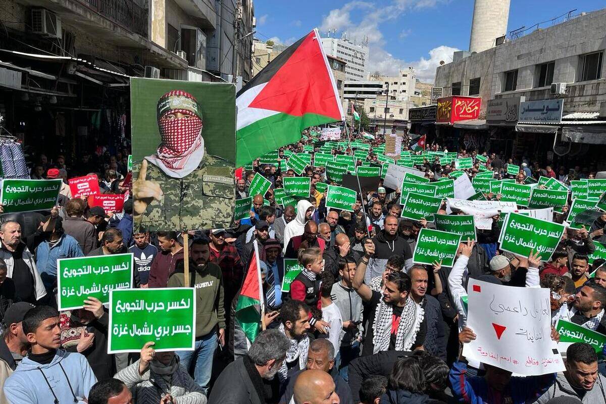 People stage a demonstration, march to Al-Nahl Square demanding an end to Israel's blockade and attacks on the Gaza Strip in Amman, Jordan on March 15, 2024. [Laith Al-jnaidi - Anadolu Agency]