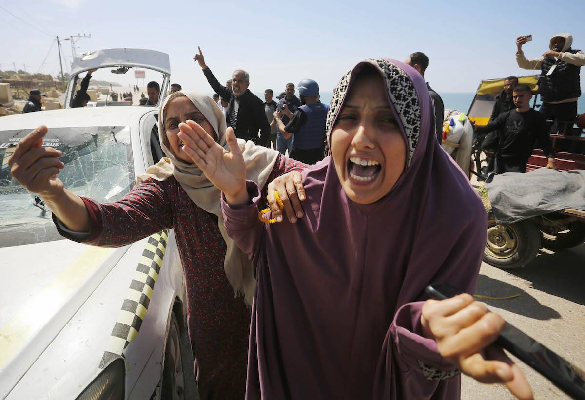 Palestinians mourn for their loved ones killed in Israeli attacks as they were brought to Al-Aqsa Martyrs Hospital with a horse car due to shortage of proper equipment as Israeli attacks continue in Deir al Balah, Gaza on March 21, 2024. [Ashraf Amra - Anadolu Agency]