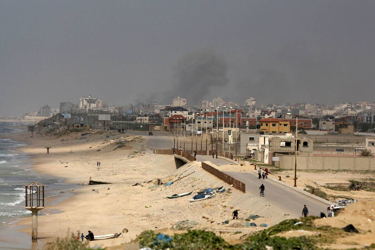 Smoke rises after the Israeli army bombed a building in Gaza City, Gaza on March 21, 2024. [Ashraf Amra - Anadolu Agency]