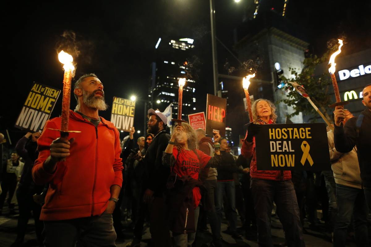 Thousands of people gather for a protest against Prime Minister Benjamin Netanyahu and his government and demanding early elections and exchange of hostages from government in Tel Aviv, Israel on March 23, 2024. [Saeed Qaq - Anadolu Agency]