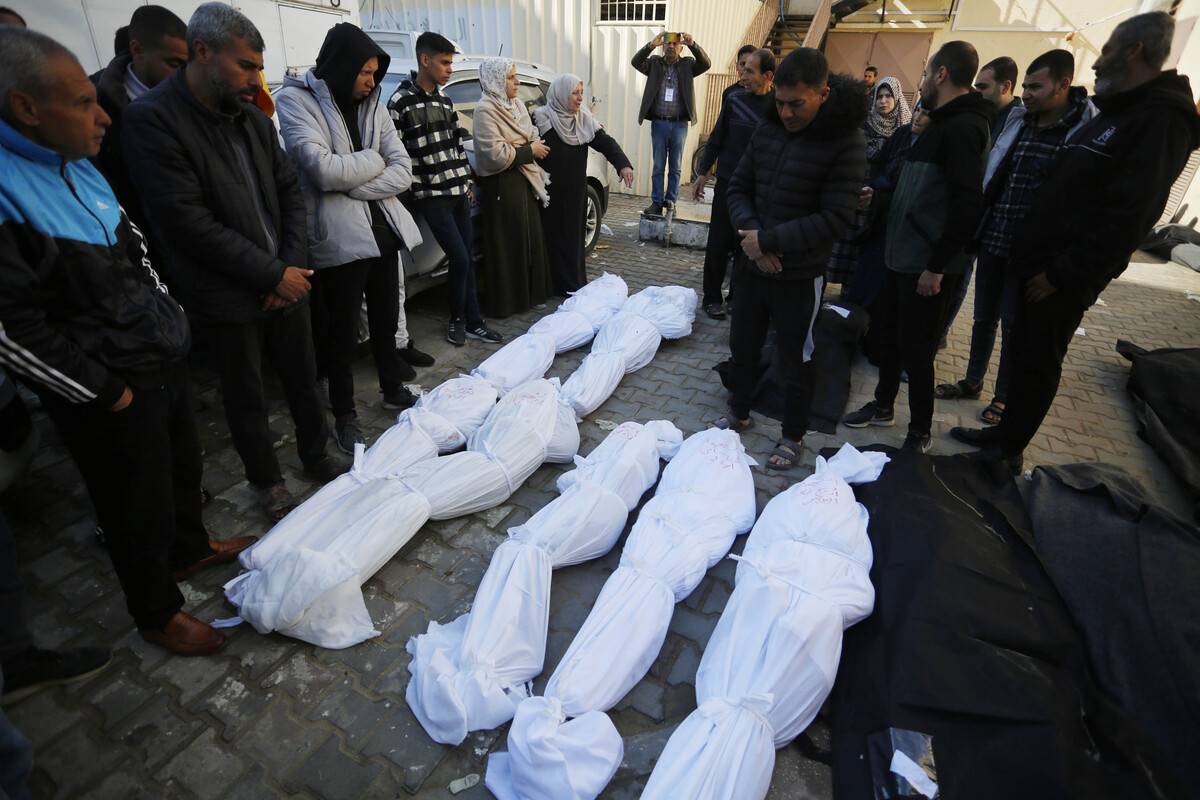 Relatives mourn near dead bodies of Palestinians collected from the morgue of Al-Aqsa Martyrs Hospital to be buried after Israeli attack hit the houses belonging to the Salman family as Israel's air, land and sea attacks continue on the Gaza Strip on March 25, 2024 in Deir al-Balah, Gaza. [Ashraf Amra - Anadolu Agency]