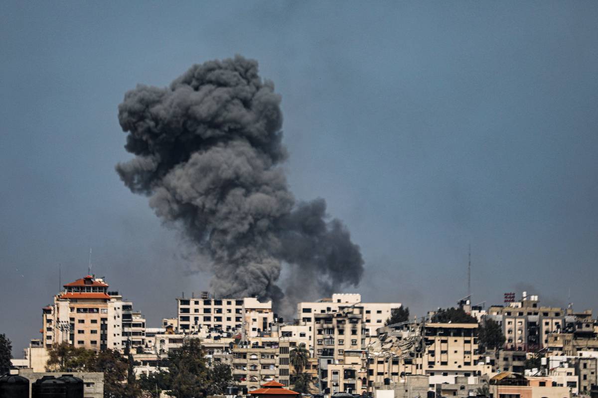 Smoke rises over Al-Shifa Hospital and its surroundings after an Israeli attack on the area where the Israeli Army has been conducting intense attacks in Gaza City, Gaza on March 27, 2024. [Dawoud Abo Alkas - Anadolu Agency