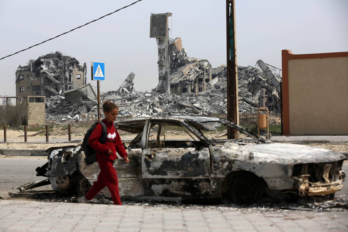 A view of destroyed buildings as the Israeli attacks continue in Deir al-Balah, Gaza on March 28, 2024. [Ashraf Amra - Anadolu Agency]