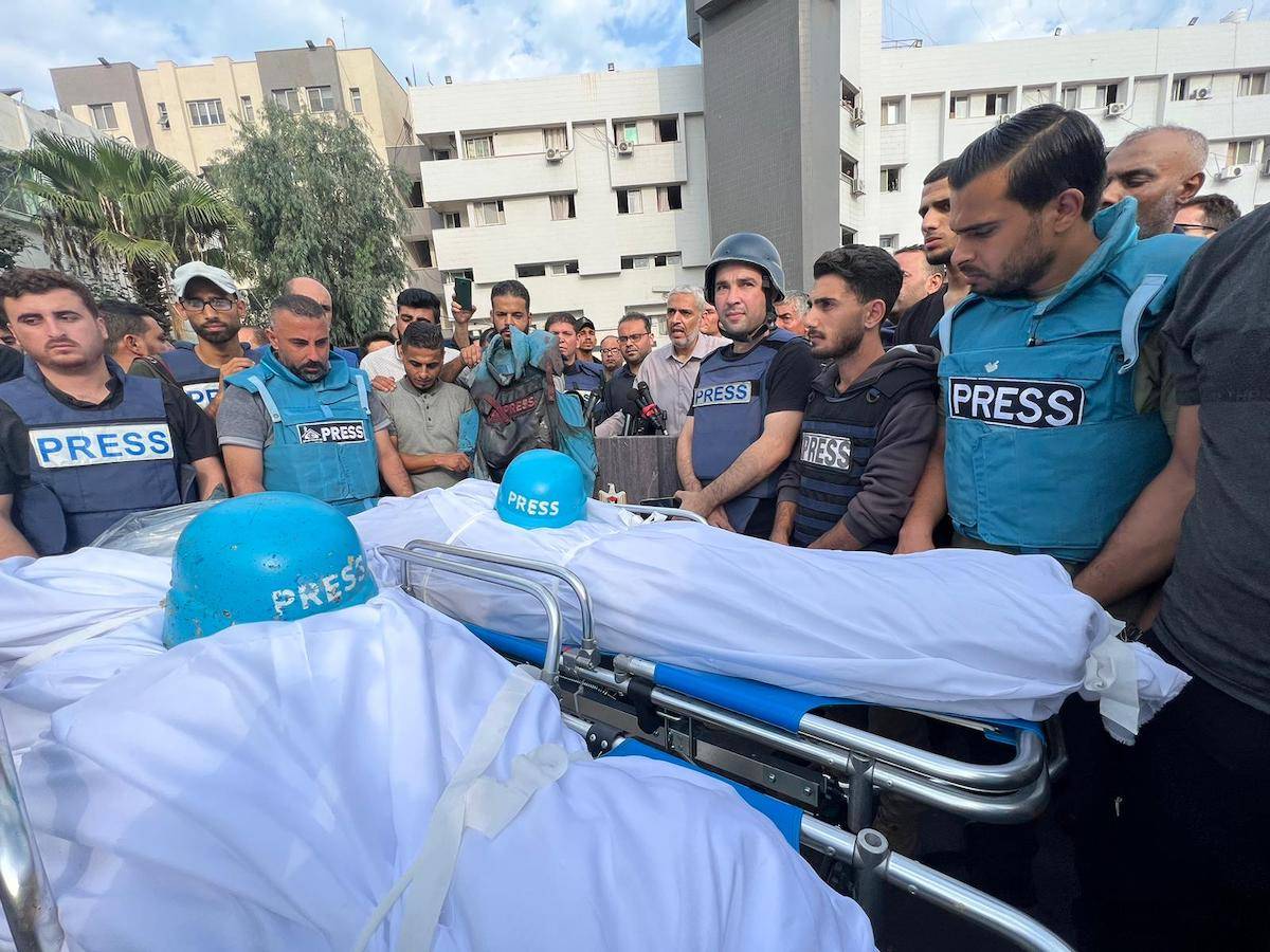 Funerals are held for Palestinians journalists killed by Israeli occupation forces in the besieged Gaza Strip [Mohammed Asad/Middle East Monitor]