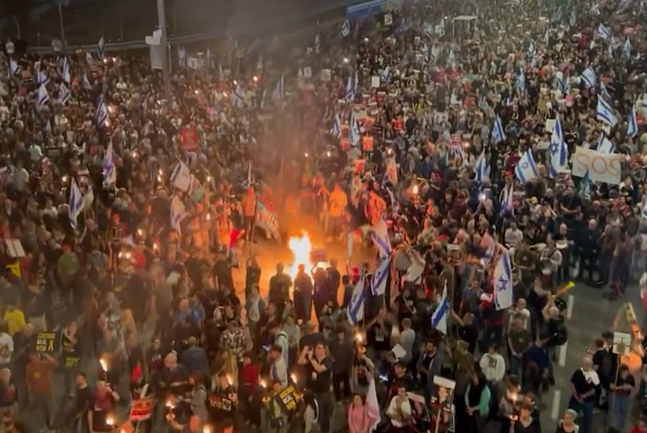 Road blockages and police crackdown near Netanyahu’s residence during the weekly Saturday night protests