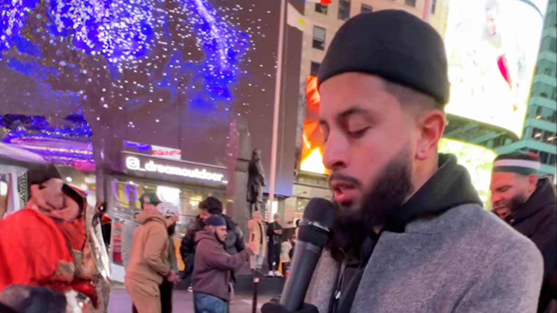 Taraweeh prayers held in Times Square in New York Middle East Monitor