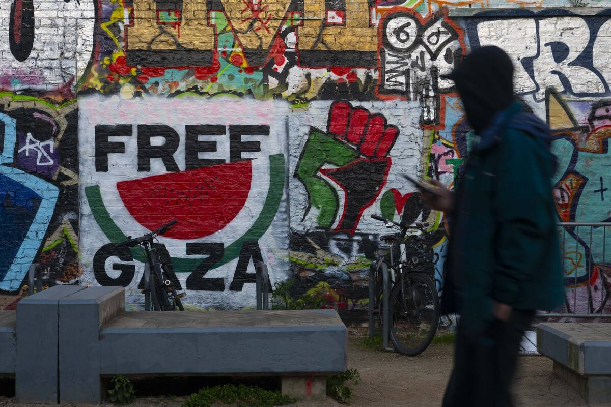 A view of the walls are painted with 'Free Palestine' and 'All eyes on Rafah' in support of Gaza at the Hackney Wick neighbourhood in London, United Kingdom on April 10, 2024. [Raşid Necati Aslım - Anadolu Agency]