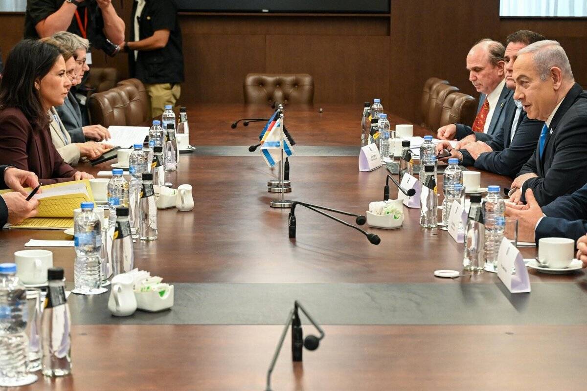 Israeli Prime Minister Benjamin Netanyahu (R) meets with German Foreign Minister Annalena Baerbock (L) in West Jerusalem in April 17, 2024. [Israeli Government Press Office - Anadolu Agency]
