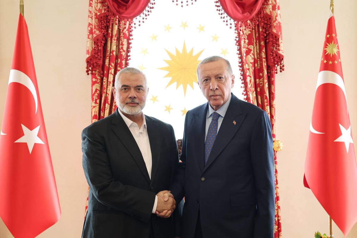 Turkish President Recep Tayyip Erdogan (R) meets with Hamas Political Bureau Chairman Ismail Haniyeh at Dolmabahce Palace working office in Istanbul, Turkiye on April 20, 2024. [TUR Presidency/Murat Cetinmuhurdar - Anadolu Agency]