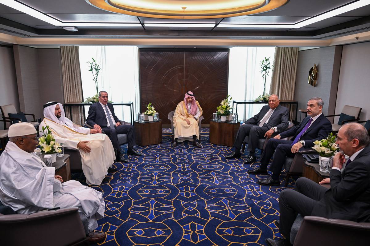 Turkish Foreign Minister Hakan Fidan (2nd R) attends the Gaza Contact Group meeting flanked by Saudi Arabian Foreign Minister Faisal bin Farhan (C), Egyptian Foreign Minister Samih Shukri (3rd R), Jordanian Foreign Minister Ayman al-Safedi (R) and Palestine Liberation Organisation (PLO) Executive Committee Secretary General Hussein al-Sheikh (3rd L) in Riyadh, Saudi Arabia on April 28, 2024. [Arda Küçükkaya - Anadolu Agency]