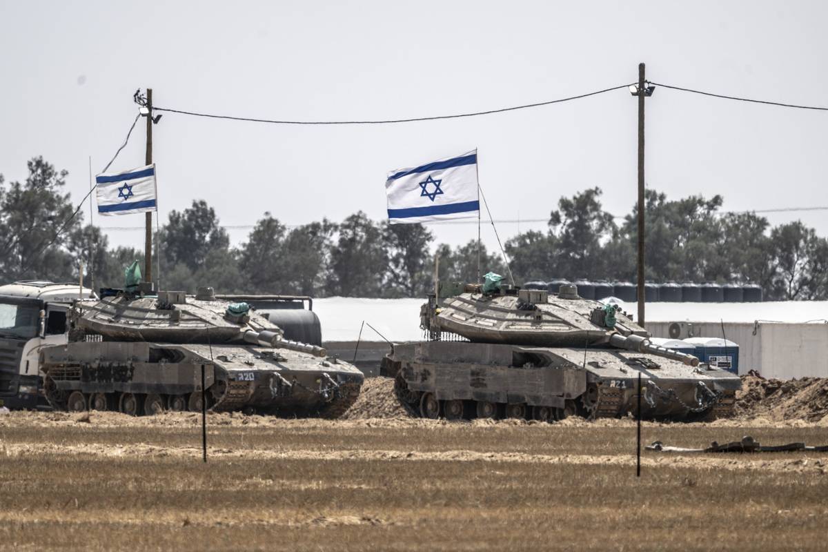 Israel's attacks on Gaza and the movement of tanks, military personnel along the border continue in Gaza Strip on May 1, 2024. [Mostafa Alkharouf - Anadolu Agency]