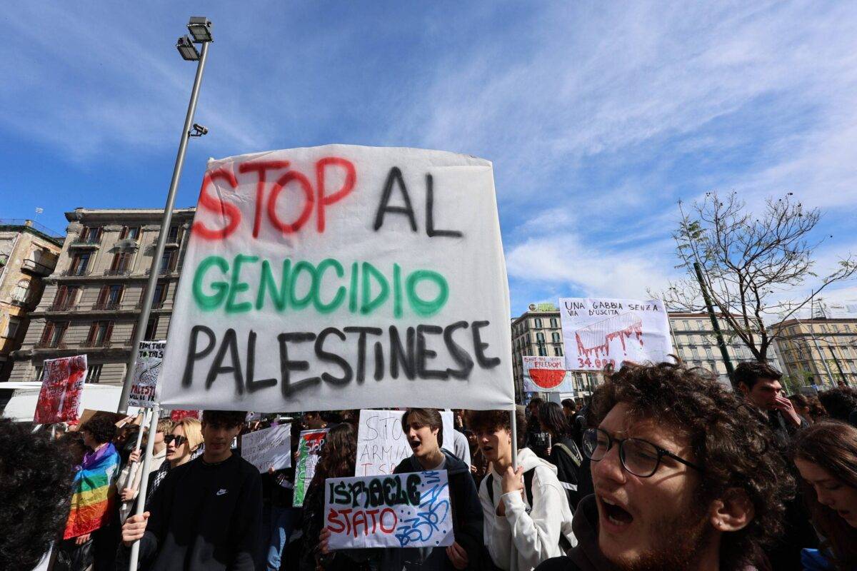 People during the demonstration in Naples, against the G7