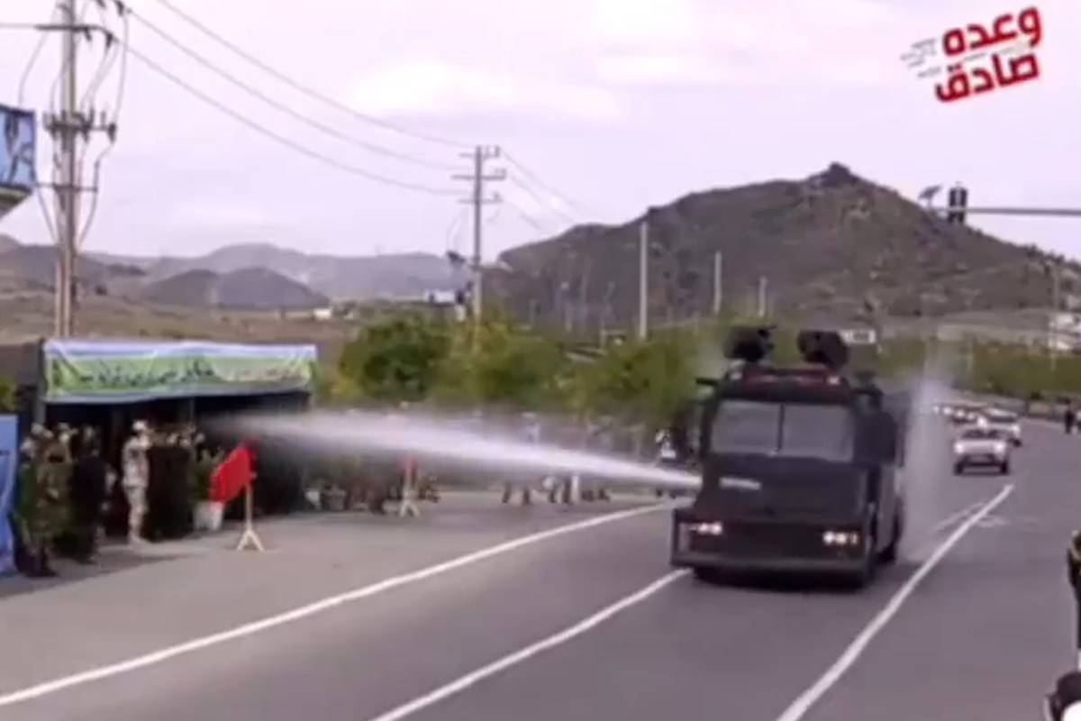 Water cannon malfunctions sprays guests at Iran Army Parade