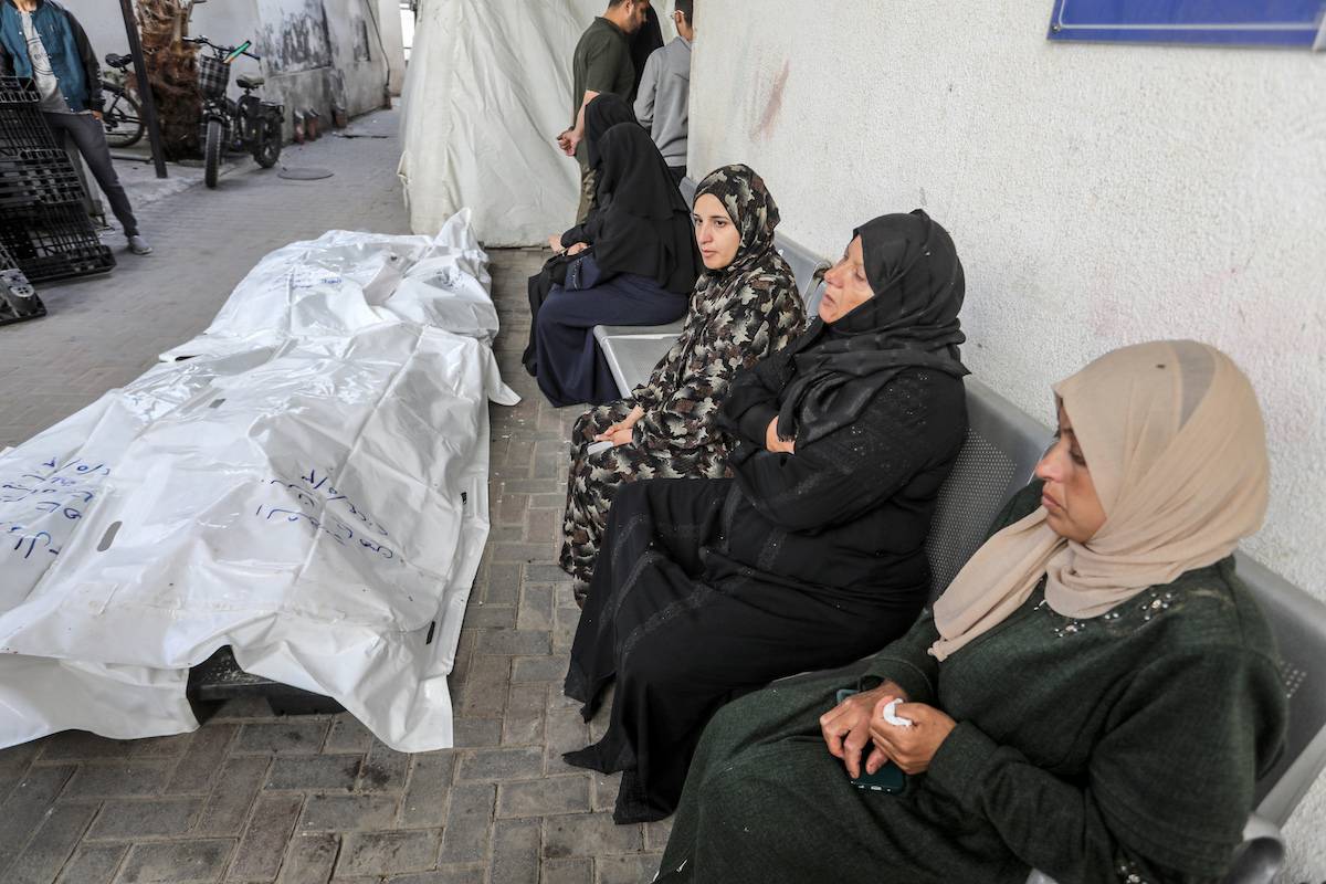 Relatives of Palestinian victims who lost their life after Israeli airstrike, take their bodies from morgue of El-Najar Hospital for buried in Rafah, Gaza on May 03 2024. [Abed Rahim Khatib - Anadolu Agency]