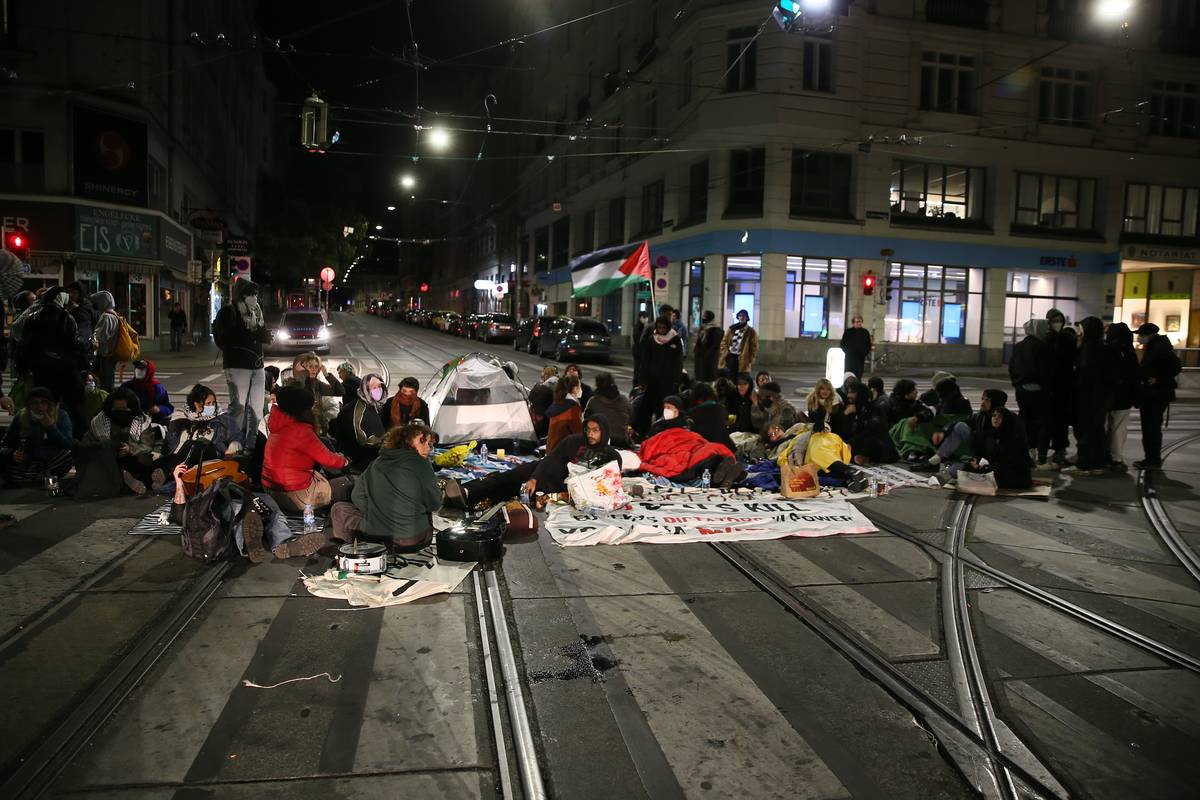 Students at the University of Vienna block the intersection in front of the campus and stage a sit-in protest to react to the unexpected police raid and detains of the students protesting in solidarity with Palestinians, aiming to draw attention to the catastrophic situation in Gaza in the face of Israeli attacks, in Vienna, Austria on May 9, 2024. [Aşkın Kıyağan - Anadolu Agency]