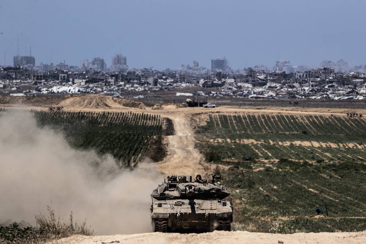 Israeli soldier controlling a tank as military mobilization of Israeli army near Gaza border continues on May 16, 2024. [Mostafa Alkharouf - Anadolu Agency]