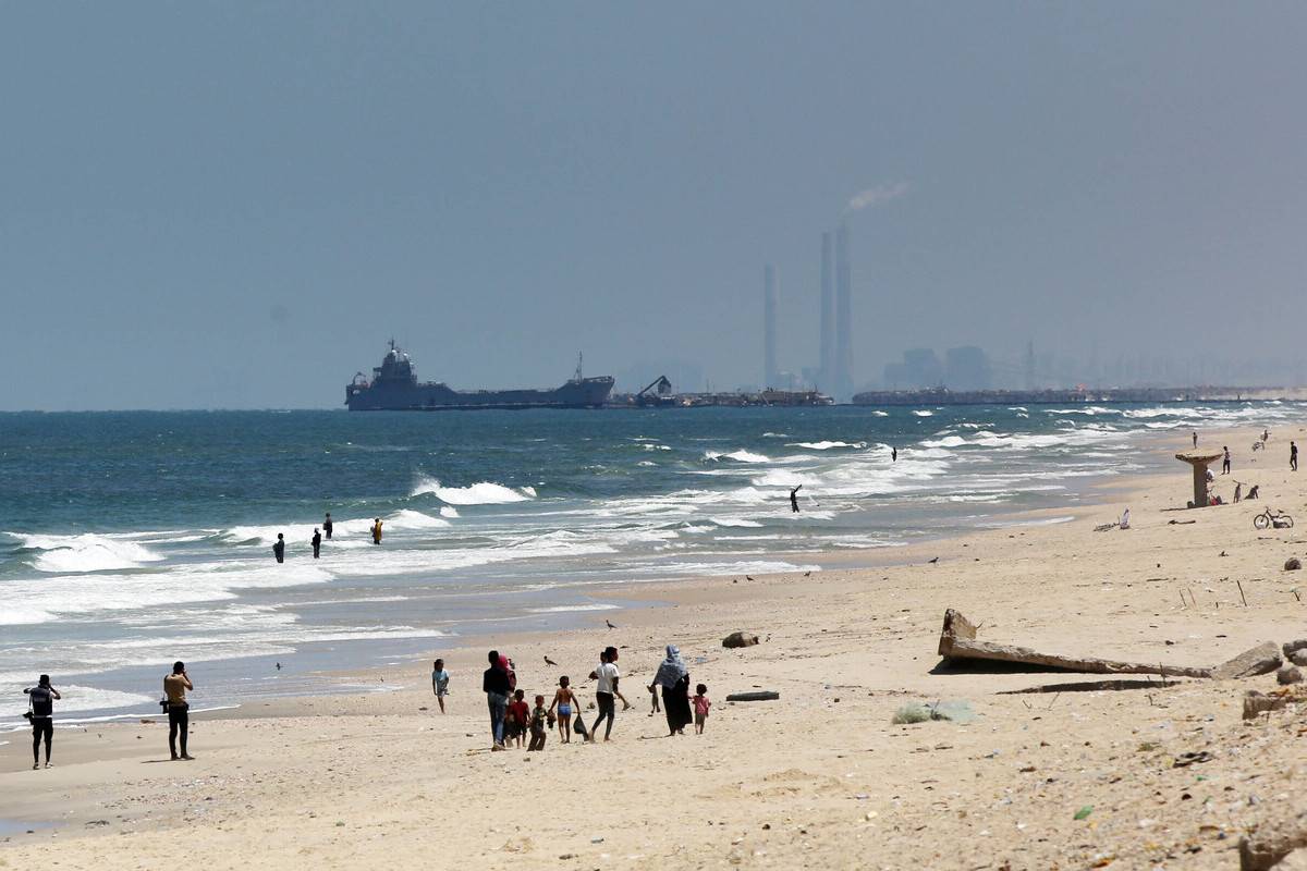 United States Navy ships anchor off the coast of Gaza to operate for floating pier project in Gaza on May 16, 2024. [Ashraf Amra - Anadolu Agency]