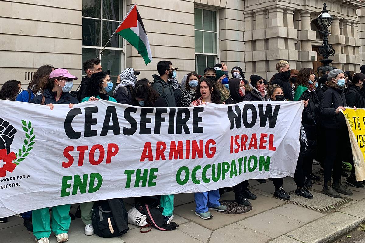 Workers and trade unionists shut down major UK sites involved in arms supplies to Israel. [Giorgia Bianchi/Middle East Monitor]