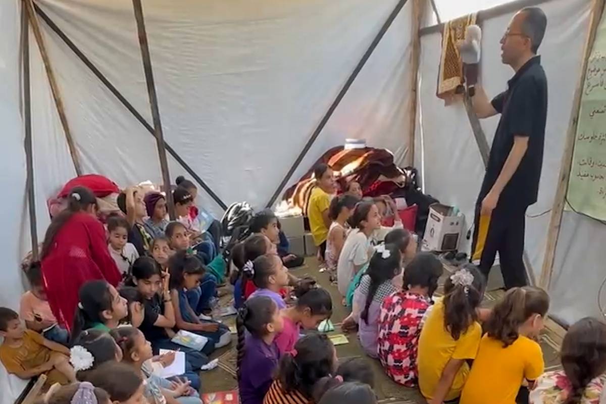 Gaza teacher turns tent into makeshift school for displaced children