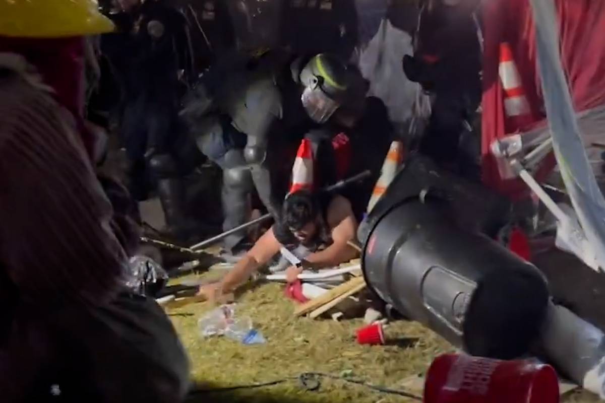 Police violently arrest pro-Palestine student protesters at UCLA