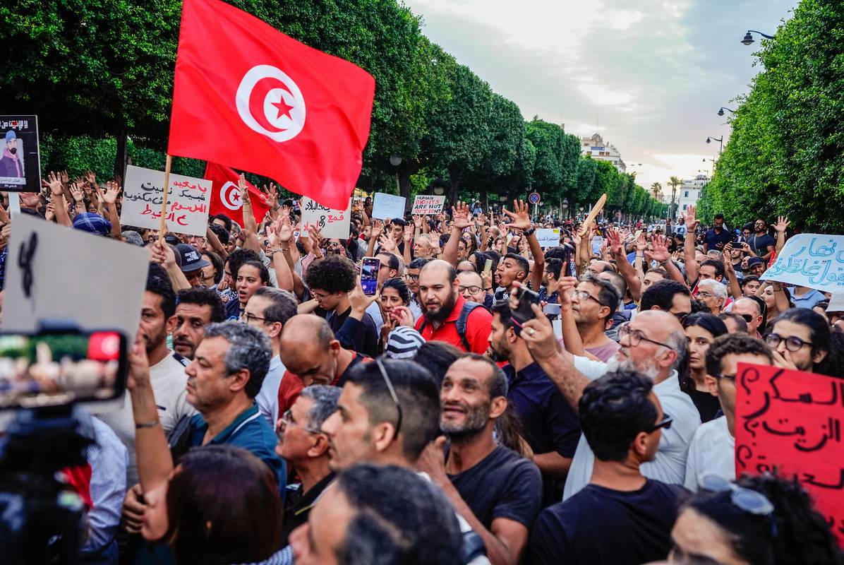 Dozens of demonstrators march with banners towards the Municipal Theater on Avenue Habib Bourguiba, calling for the rule of law, the protection of rights and freedoms, the cancellation of repressive decrees and freedom of expression in Tunis, Tunisia on September 13, 2024. [Yassine Gaidi - Anadolu Agency]
