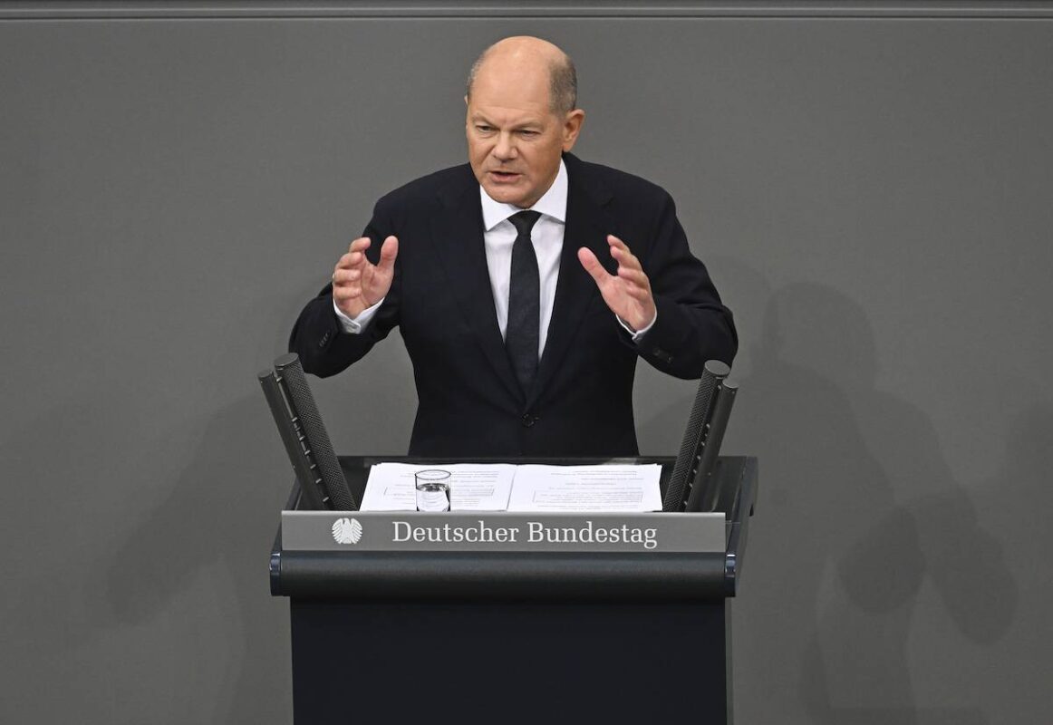 German Chancellor Olaf Scholz gives a speech in Berlin, Germany on November 13, 2024 [Halil Sağırkaya/Anadolu Agency]