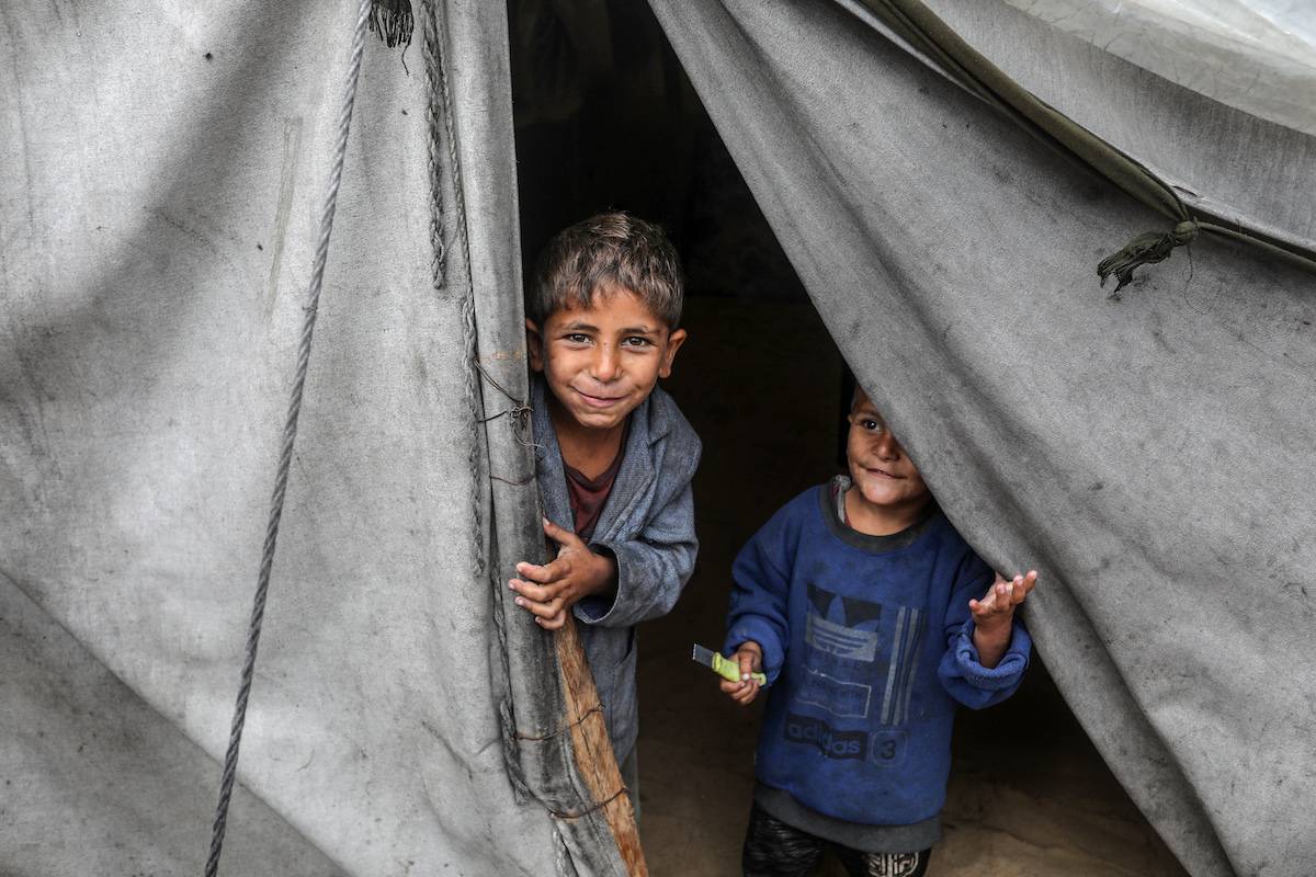 Seawater floods the tents of displaced Palestinians – Middle East Monitor