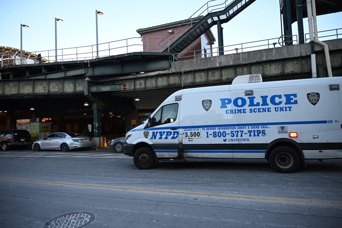 Woman dies after being set on fire at subway train in New York – Middle ...