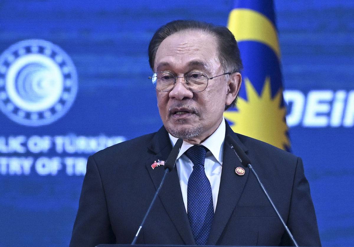 Malaysian Prime Minister Anwar Ibrahim makes a speech during Turkiye-Malaysia Business Forum in Kuala Lumpur, Malaysia on February 11, 2025. [Utku Uçrak - Anadolu Agency]