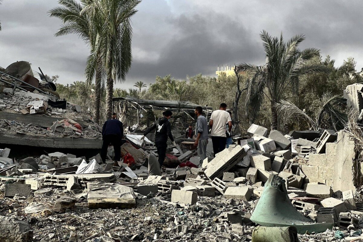 Civil defense teams and residents of the region carry out search and rescue operations in the rubble of the targeted house following an Israeli strike on al-Menara neighbourhood of Khan Yunis,  Gaza on April 4, 2025 [Doaa Albaz - Anadolu Agency]