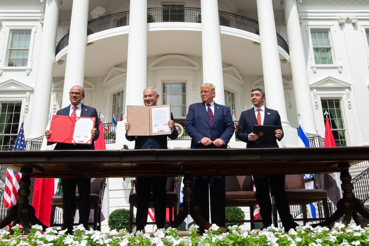 (L-R)Bahrain Foreign Minister Abdullatif al-Zayani, Israeli Prime Minister Benjamin Netanyahu, US President Donald Trump, and UAE Foreign Minister Abdullah bin Zayed Al-Nahyan hold up documents after participating in the signing of the Abraham Accords where the countries of Bahrain and the United Arab Emirates recognise Israel, at the White House in Washington, DC, September 15, 2020 [SAUL LOEB/AFP via Getty Images]