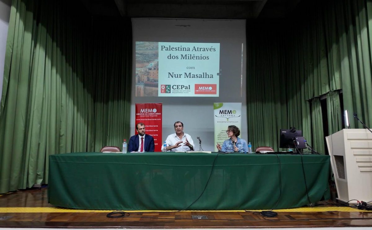 Authors Nur Masalha and Ahmad Alzoubi discuss their books published by MEMO publishers in Portuguese, in a session moderated by Professor Arlene Clemesha, director of the Center for Palestinian Studies (CEPAL), which organized the event on May 8, 2025, at the Auditorium of the Japanese Cultural Center, on the main campus of the University of São Paulo (USP), in Cidade Universitária, São Paulo, Brazil. [Salim Hassan Hassan/MEMO]
