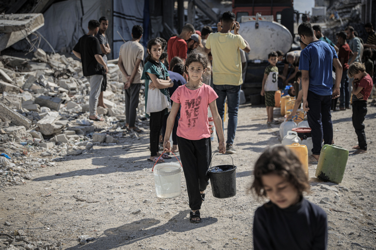 Gaza Clean Clean water distributed to Palestinians in Gaza City – Middle East Monitor