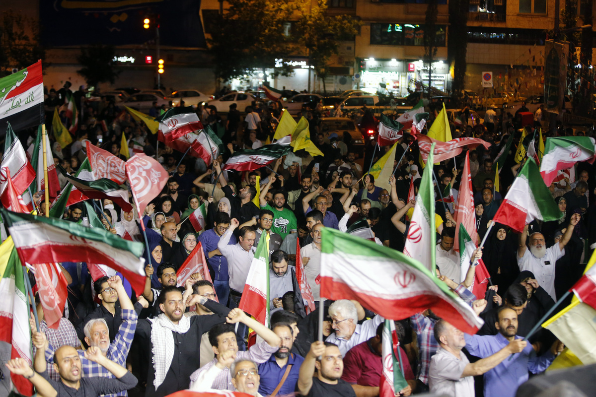 Iranians gather in Tehran’s Enghelab Square to watch and celebrate the country’s ballistic missile retaliation against Israel, following Israeli strikes on June 14, 2025. [Fatemeh Bahrami - Anadolu Agency]