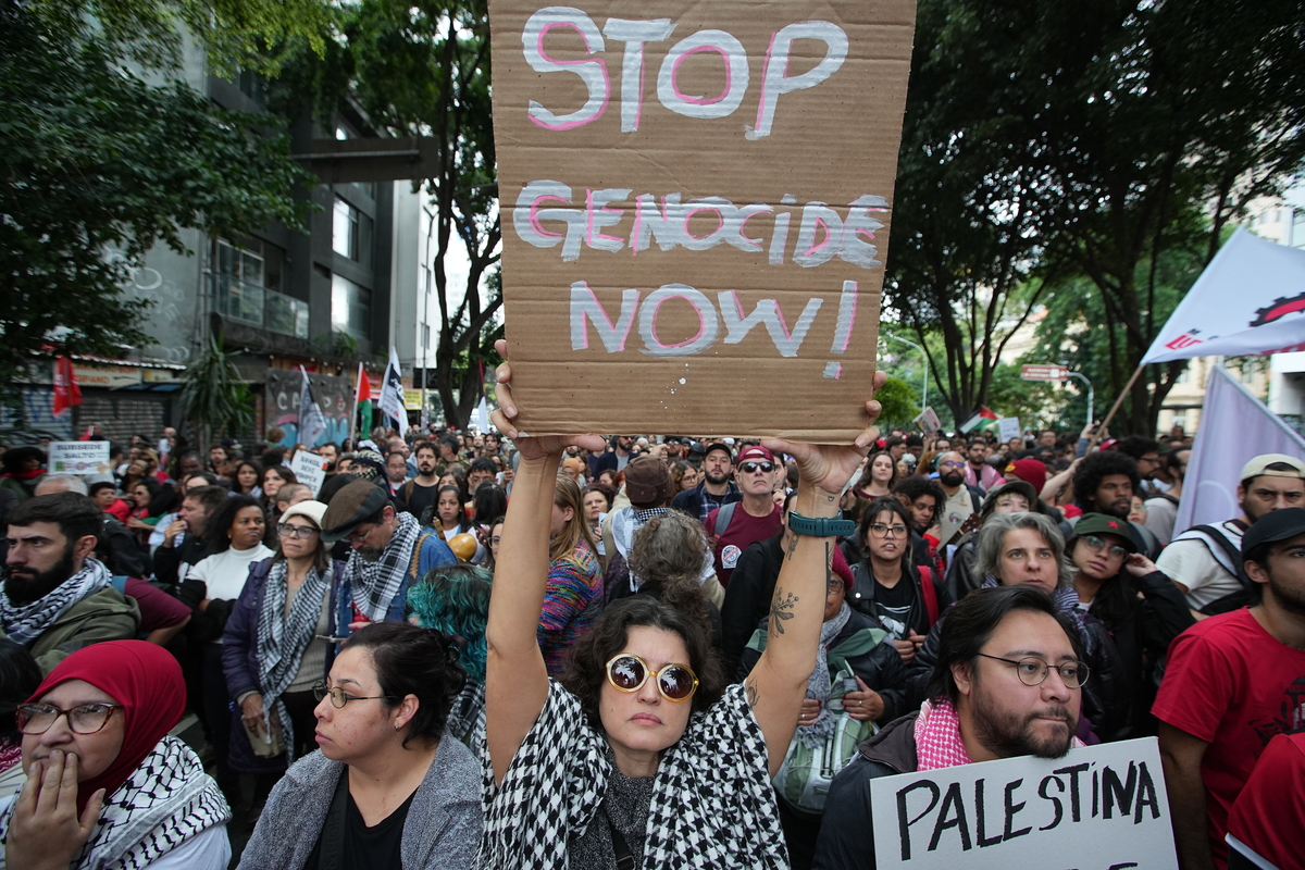 Thousands of protestors gather at Praca Roosevelt, Sao Paulo, demanding an immediate end to Israel’s genocide in Gaza and a full rupture of diplomatic relations in Brazil on June 15, 2025. [Ratib Al Safadi - Anadolu Agency]