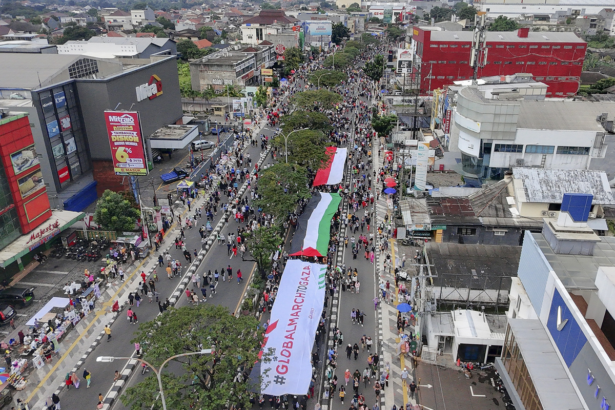 An aerial view of activists held solidarity march for Palestine in Depok, West Java, Indonesia, on June 29, 2025. [Agoes Rudianto - Anadolu Agency]
