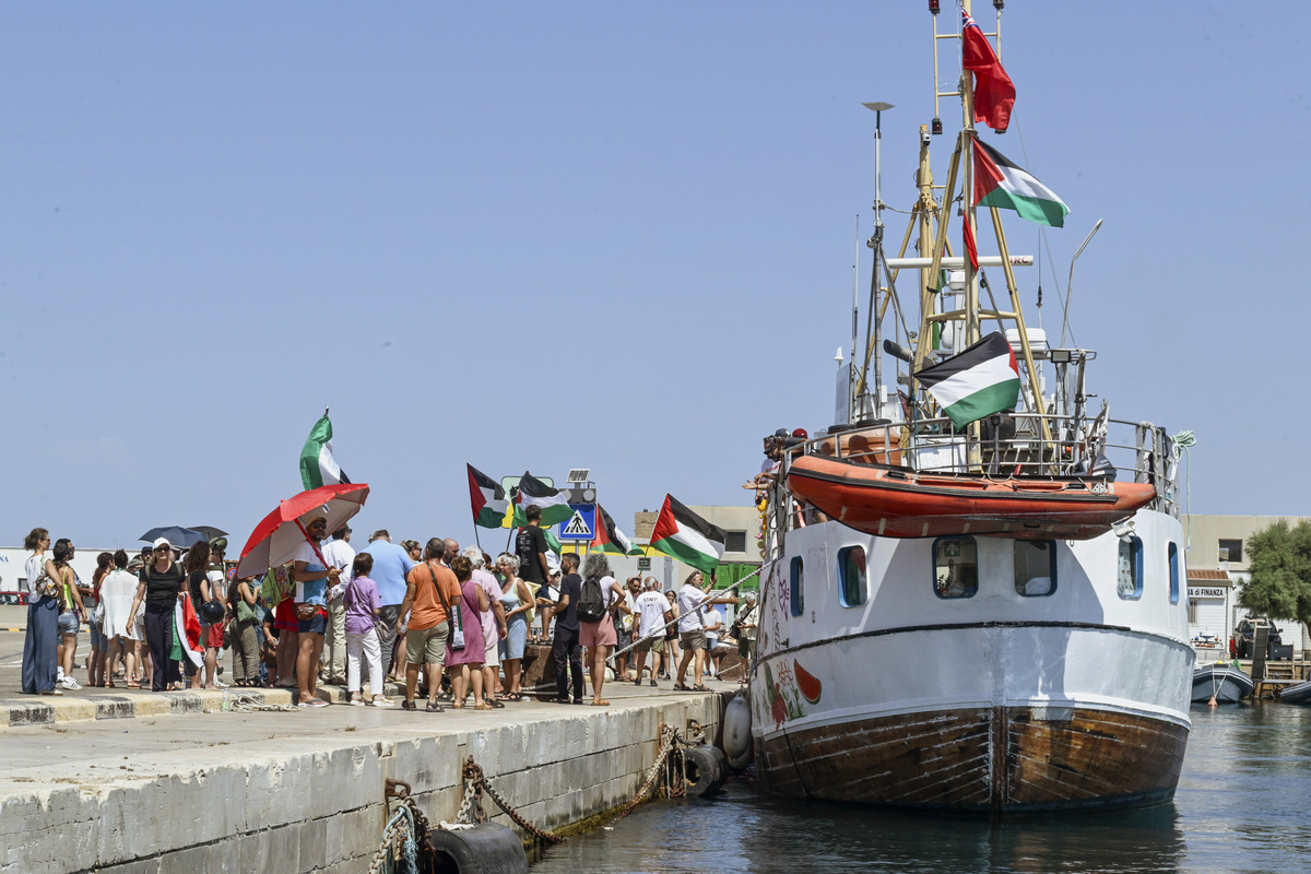 Handala vessel of Freedom Flotilla Coalition departs from Gallipoli Port to reach Gaza for delivering humanitarian aid and breaking the Israeli blockade, in Italy, on July 20, 2025. [Valeria Ferraro - Anadolu Agency]