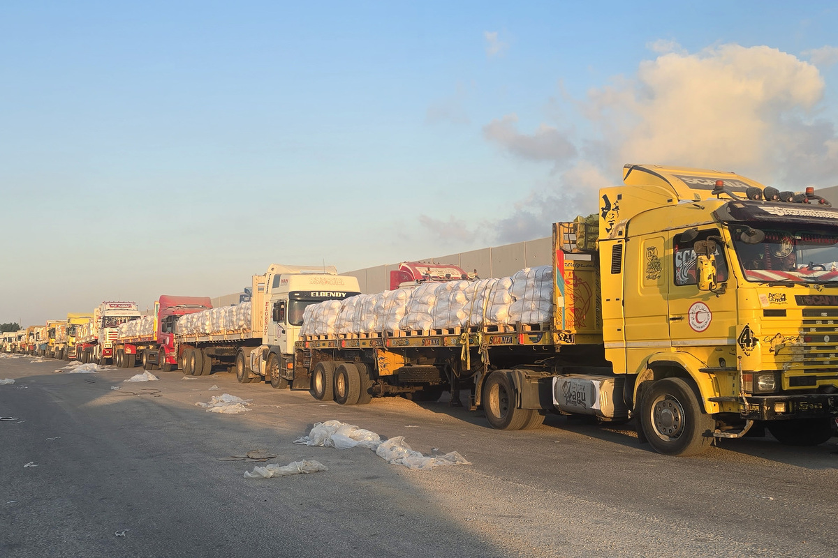 A limited number of trucks carrying humanitarian aid to the Gaza Strip are allowed to pass through the Rafah border crossing from Egypt on July 29, 2025 in Rafah, Gaza. [Ahmed Sayed - Anadolu Agency]