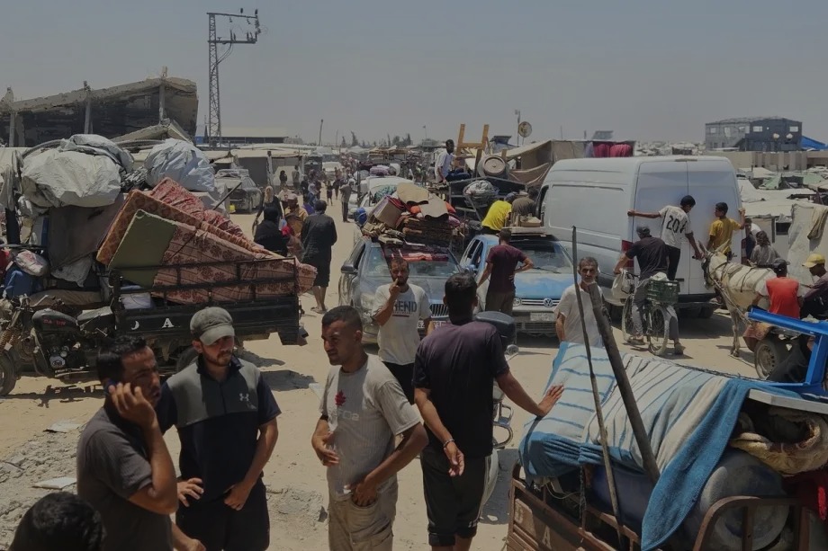 Palestinian families begin fleeing again from shelters near the Al-Mawasi area as the Israeli army expands its ground offensive and tanks reach southwestern Khan Yunis, Gaza, marking their first displacement in nearly a year and a half, on July 10, 2025. [Hani Alshaer - Anadolu Agency]