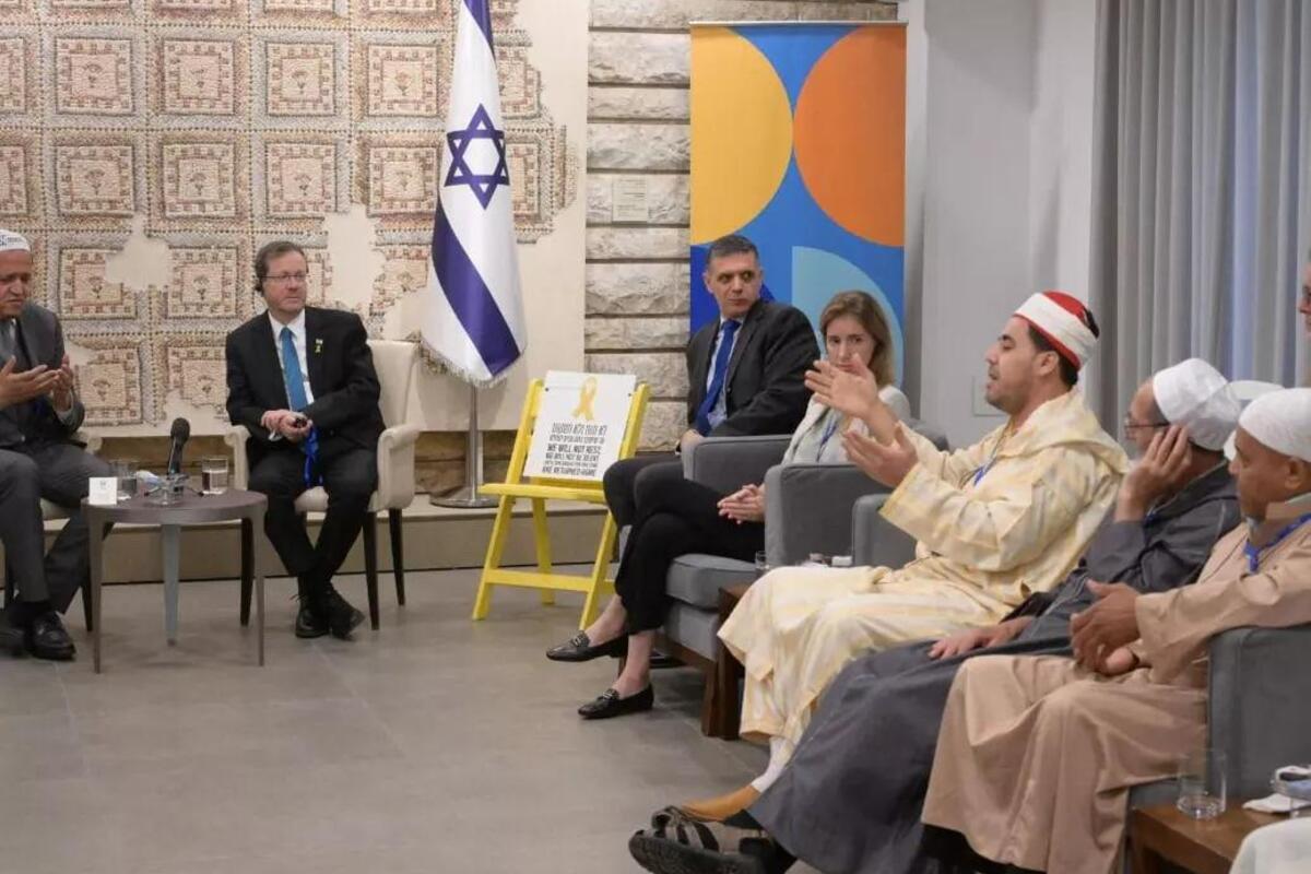 Courtiers in kufiyas: The grotesque spectacle of Arab “scholars” subjugation before Israeli power