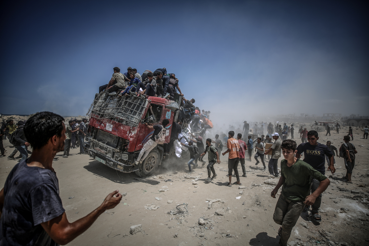 Gaza government says most of 36 aid trucks looted amid security chaos