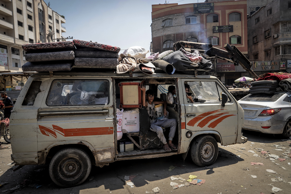 A view of the roads as hundreds of Palestinians in the as-Saftawi neighborhood in northern Gaza have once again been forced to flee due to the intensified attacks by Israeli army in Gaza City, Gaza on August 27, 2025. [Saeed M. M. T. Jaras - Anadolu Agency]