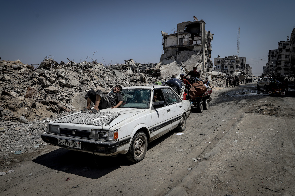 A view of the roads as hundreds of Palestinians in the as-Saftawi neighborhood in northern Gaza have once again been forced to flee due to the intensified attacks by Israeli army in Gaza City, Gaza on August 27, 2025. [Saeed M. M. T. Jaras - Anadolu Agency]