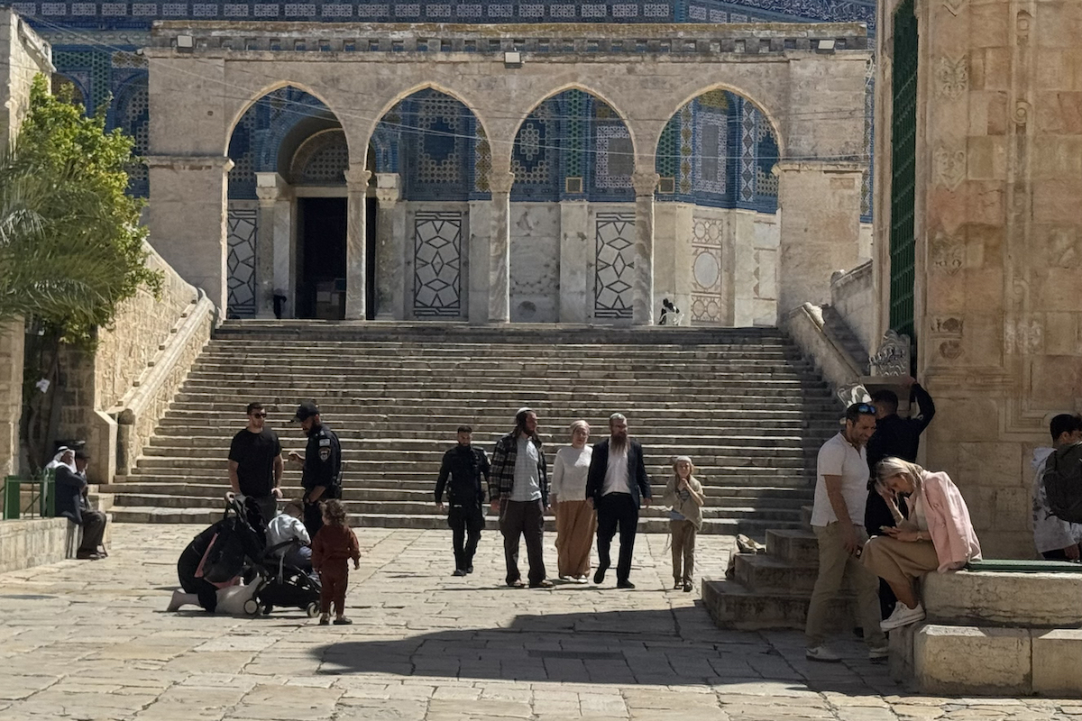 Jewish settlers break into Al-Aqsa complex under police protection since morning in Jerusalem marking the fourth day of the Jewish holiday of Passover on April 17, 2025. [Gazi Samad/Anadolu via Getty Images]