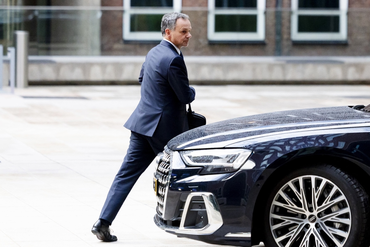 Caspar Veldkamp, outgoing Minister of Foreign Affairs, approaches the press at the Ministry of General Affairs after the cabinet meeting in The Hague, on August 22, 2025. [Photo by REMKO DE WAAL/ANP/AFP via Getty Images]