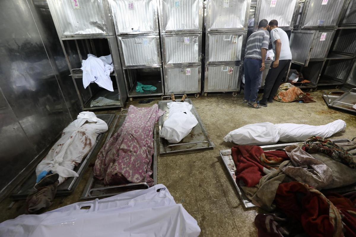 مراسم تشییع جنازه 20 فلسطینی در بیمارستان الشفا ، به دنبال حمله اسرائیلی های اخیر در نوار غزه شمالی ، در 16 اوت 2025 (Moahmmed Asad/Mitner Monitor))