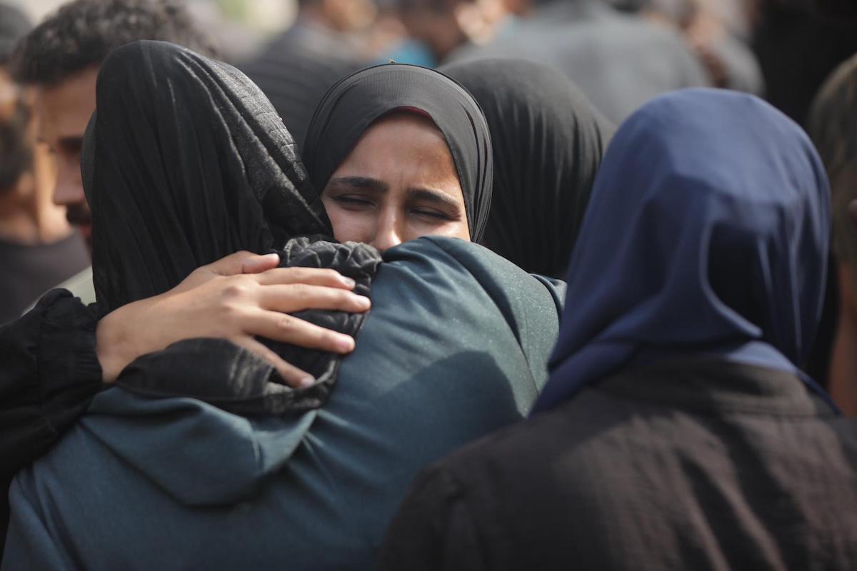 مراسم تشییع جنازه 20 فلسطینی در بیمارستان الشفا ، پس از حمله اسرائیلی های اخیر در نوار غزه شمالی ، در 16 اوت 2025 (Moahmmed Asad/Monitor Monitor))
