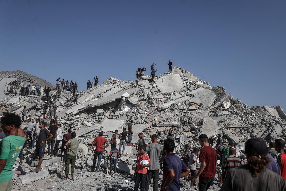 Israeli airstrike hits Al-Roya Tower in Gaza City – Middle East Monitor