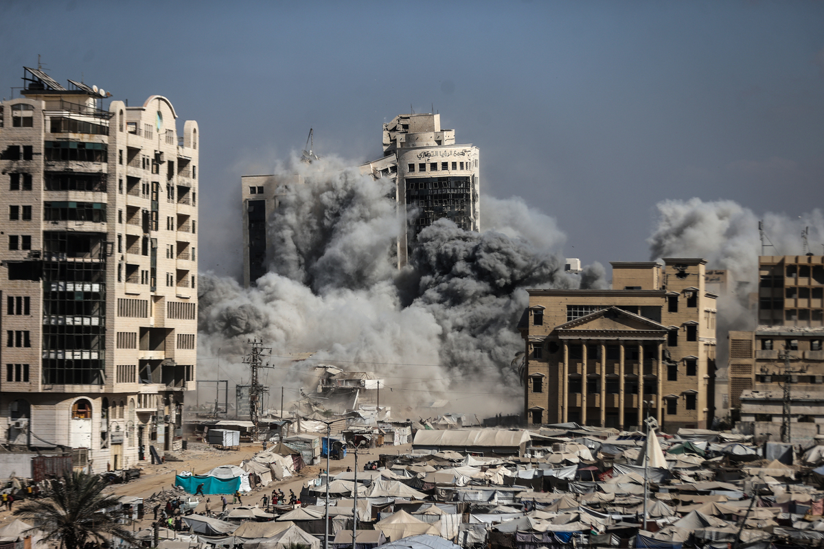 Israeli airstrike hits Al-Roya Tower in Gaza City – Middle East Monitor
