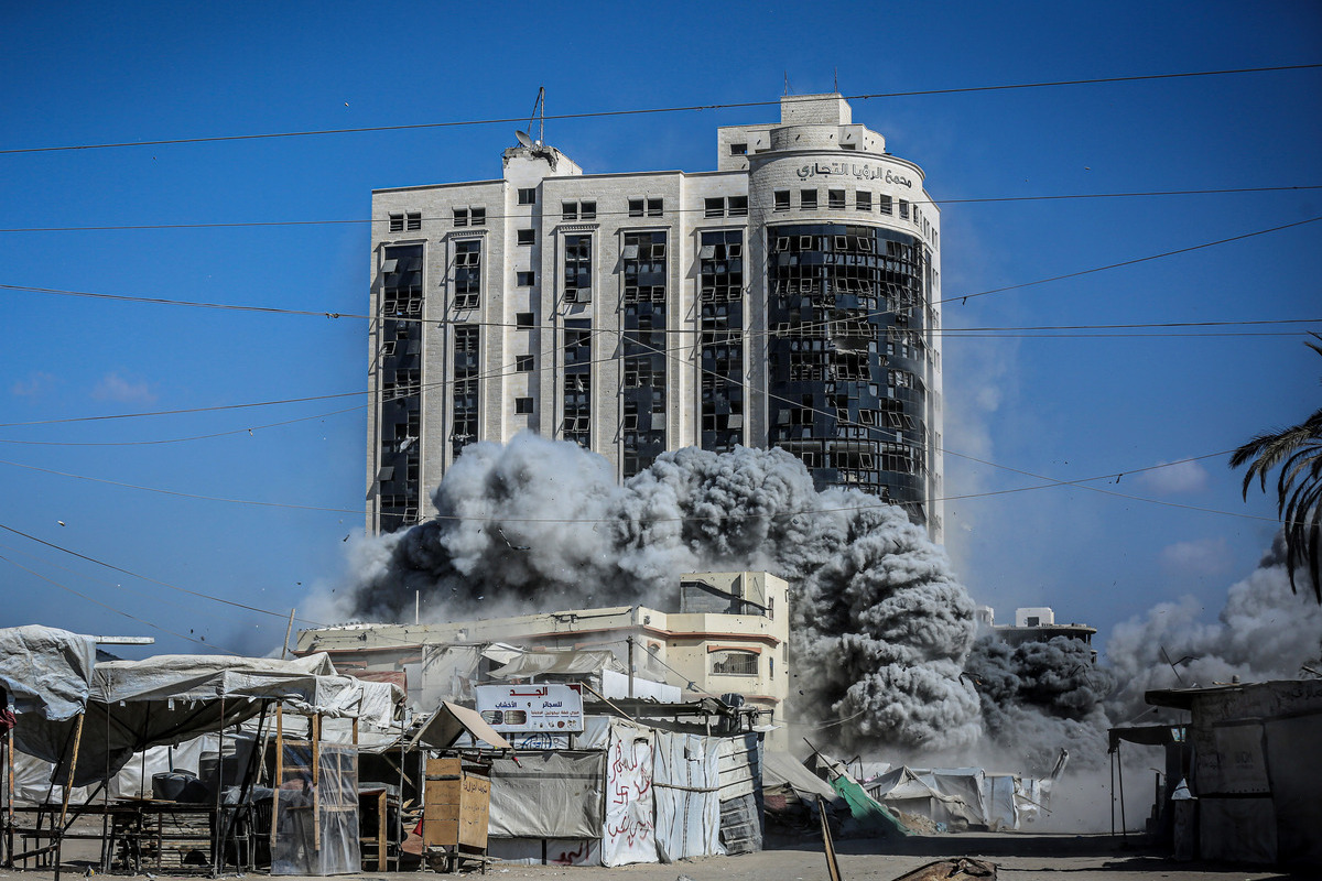 Israeli airstrike hits Al-Roya Tower in Gaza City – Middle East Monitor